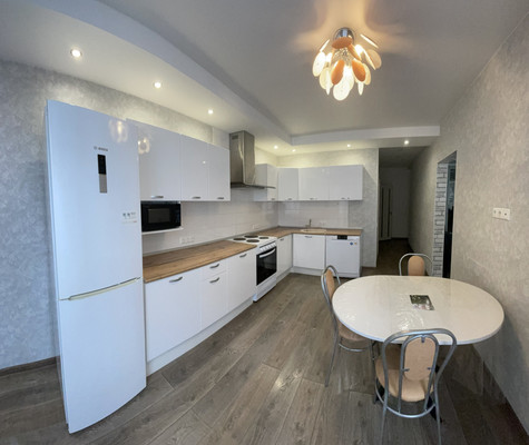 Сдам трехкомнатную (3-комн.) квартиру, Ворошилова ул, 27к1, Санкт-Петербург г