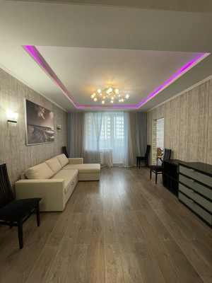 Сдам трехкомнатную (3-комн.) квартиру, Ворошилова ул, 27к1, Санкт-Петербург г