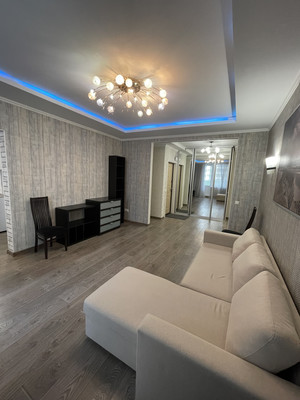 Сдам трехкомнатную (3-комн.) квартиру, Ворошилова ул, 27к1, Санкт-Петербург г