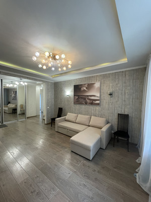 Сдам трехкомнатную (3-комн.) квартиру, Ворошилова ул, 27к1, Санкт-Петербург г