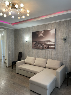 Сдам трехкомнатную (3-комн.) квартиру, Ворошилова ул, 27к1, Санкт-Петербург г