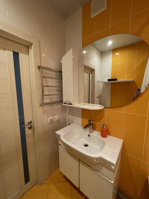 Сдам трехкомнатную (3-комн.) квартиру, Ворошилова ул, 27к1, Санкт-Петербург г