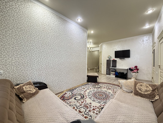 Продам трехкомнатную (3-комн.) квартиру, Мовсисяна ул, 18АкБ, Нальчик г