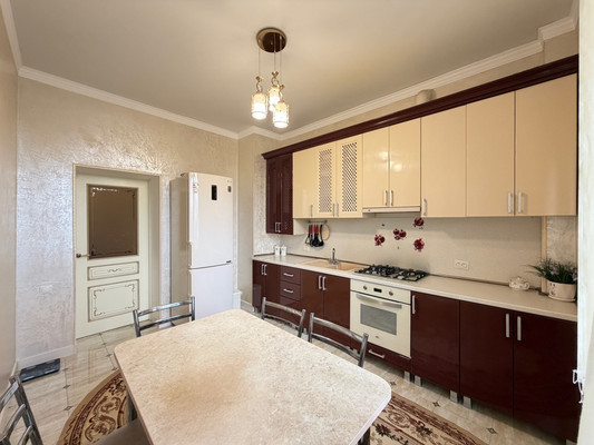 Продам трехкомнатную (3-комн.) квартиру, Мовсисяна ул, 18АкБ, Нальчик г