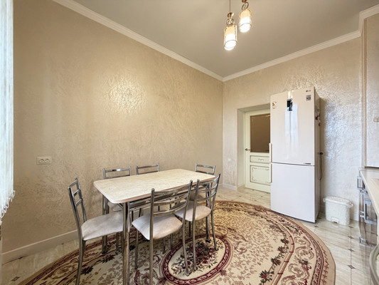 Продам трехкомнатную (3-комн.) квартиру, Мовсисяна ул, 18АкБ, Нальчик г