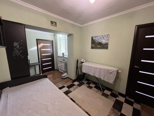 Продам трехкомнатную (3-комн.) квартиру, Кирова ул, 11, Нальчик г