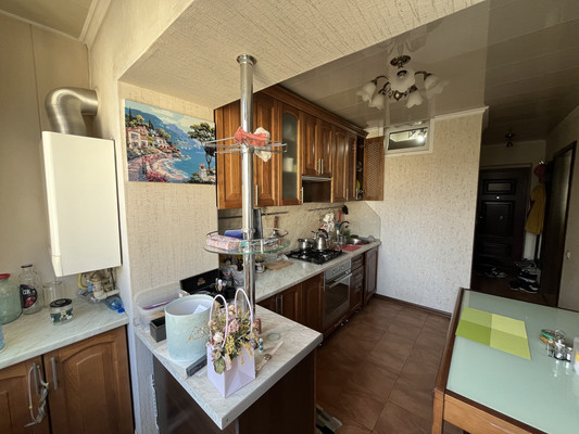 Продам трехкомнатную (3-комн.) квартиру, Кирова ул, 11, Нальчик г