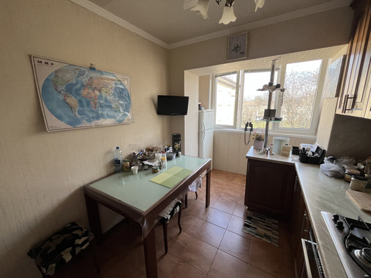 Продам трехкомнатную (3-комн.) квартиру, Кирова ул, 11, Нальчик г