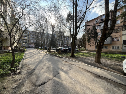 Продам трехкомнатную (3-комн.) квартиру, Кирова ул, 11, Нальчик г