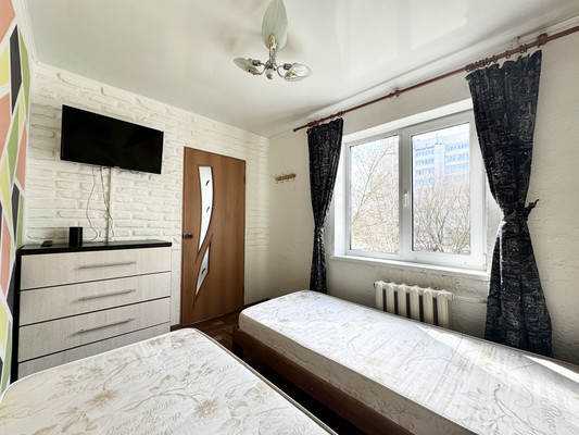 Продам двухкомнатную (2-комн.) квартиру, Белорусская ул, 40, Брянск г