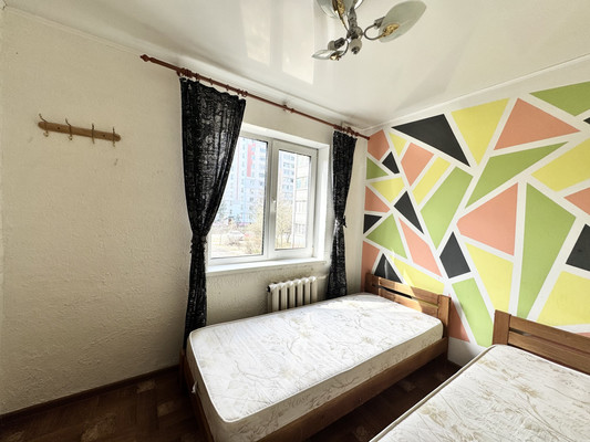 Продам двухкомнатную (2-комн.) квартиру, Белорусская ул, 40, Брянск г