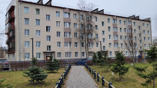 Продам трехкомнатную (3-комн.) квартиру, 10, Малое Карлино д