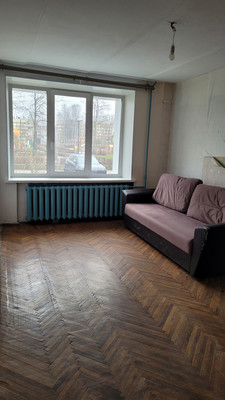 Продам трехкомнатную (3-комн.) квартиру, 10, Малое Карлино д