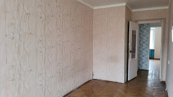 Продам трехкомнатную (3-комн.) квартиру, 10, Малое Карлино д