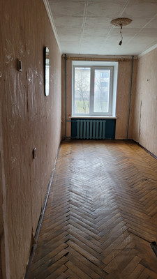 Продам трехкомнатную (3-комн.) квартиру, 10, Малое Карлино д