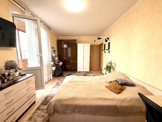 Продам двухкомнатную (2-комн.) квартиру, Липецкая ул, 12к2, Москва г