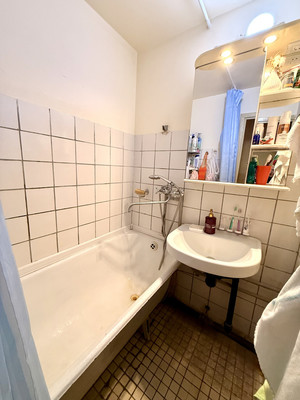 Продам двухкомнатную (2-комн.) квартиру, Липецкая ул, 12к2, Москва г