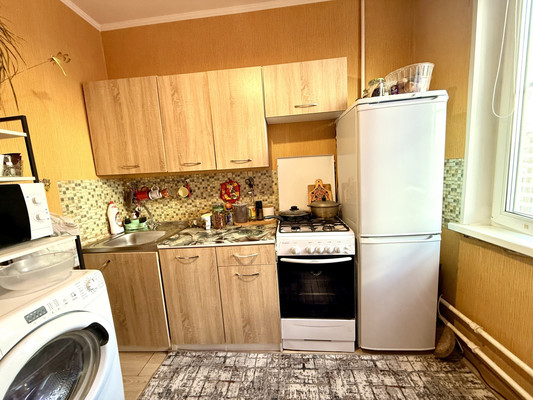 Продам двухкомнатную (2-комн.) квартиру, Липецкая ул, 12к2, Москва г