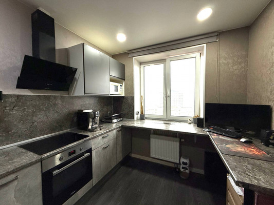 Продам однокомнатную (1-комн.) квартиру, Заречная ул, 10, Парголово п