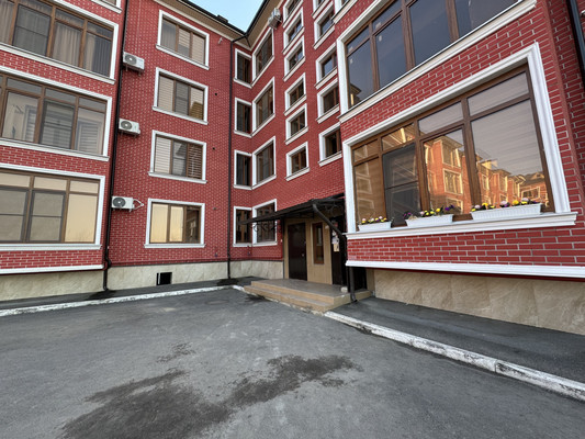 Продам трехкомнатную (3-комн.) квартиру, Шогенова ул, 77, Нальчик г