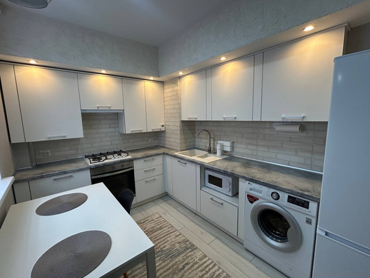 Продам однокомнатную (1-комн.) квартиру, Старозенитная ул, 5, Симферополь г