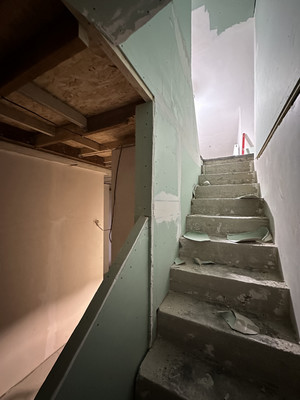 Продам трехкомнатную (3-комн.) квартиру, Шарданова ул, 46, Нальчик г