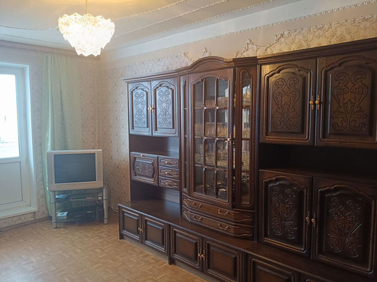 Продам трехкомнатную (3-комн.) квартиру, Западный мкр, 2, Октябрьский рп