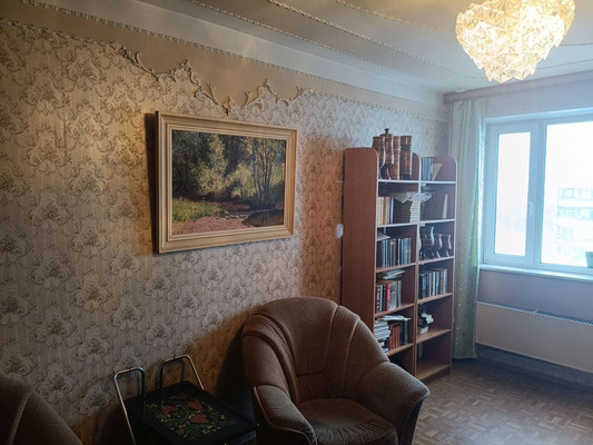 Продам трехкомнатную (3-комн.) квартиру, Западный мкр, 2, Октябрьский рп