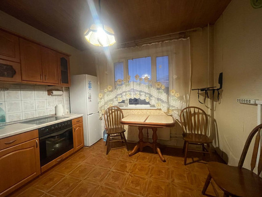 Продам трехкомнатную (3-комн.) квартиру, Западный мкр, 2, Октябрьский рп