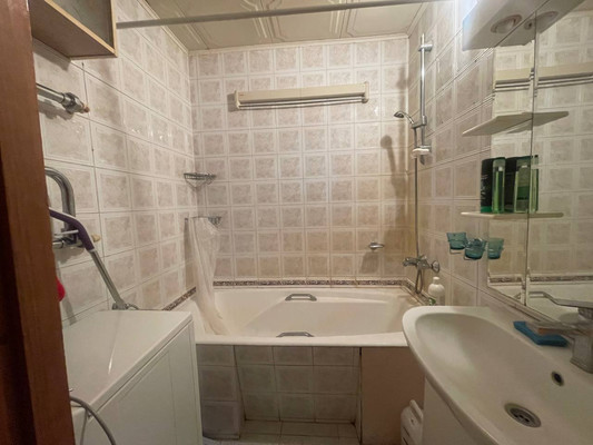 Продам трехкомнатную (3-комн.) квартиру, Западный мкр, 2, Октябрьский рп