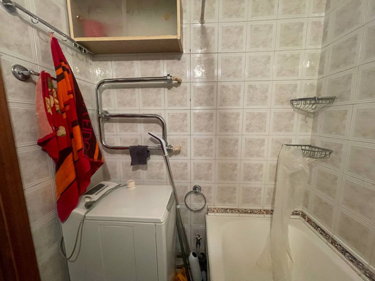 Продам трехкомнатную (3-комн.) квартиру, Западный мкр, 2, Октябрьский рп