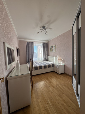 Сдам трехкомнатную (3-комн.) квартиру, Рашетова ул, 6, Санкт-Петербург г