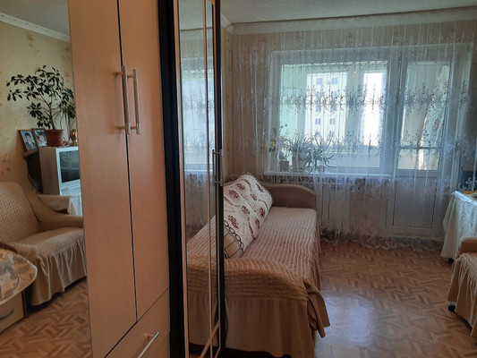 Продам двухкомнатную (2-комн.) квартиру, Октябрьская ул, 112, Батайск г