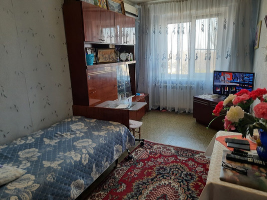 Продам двухкомнатную (2-комн.) квартиру, Октябрьская ул, 112, Батайск г