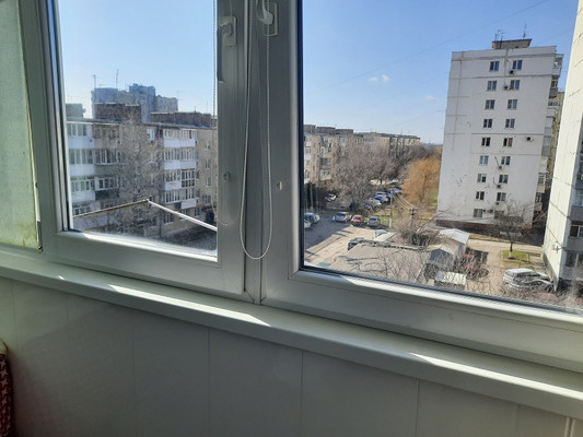 Продам двухкомнатную (2-комн.) квартиру, Октябрьская ул, 112, Батайск г