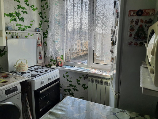 Продам двухкомнатную (2-комн.) квартиру, Октябрьская ул, 112, Батайск г