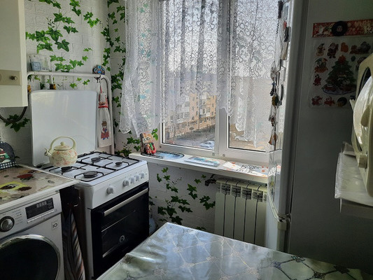 Продам двухкомнатную (2-комн.) квартиру, Октябрьская ул, 112, Батайск г