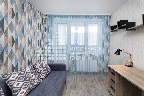 Продам трехкомнатную (3-комн.) квартиру, Самаровская ул, 1, Ханты-Мансийск г