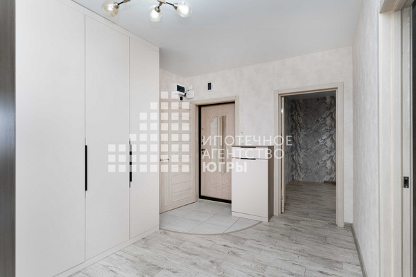 Продам трехкомнатную (3-комн.) квартиру, Самаровская ул, 1, Ханты-Мансийск г