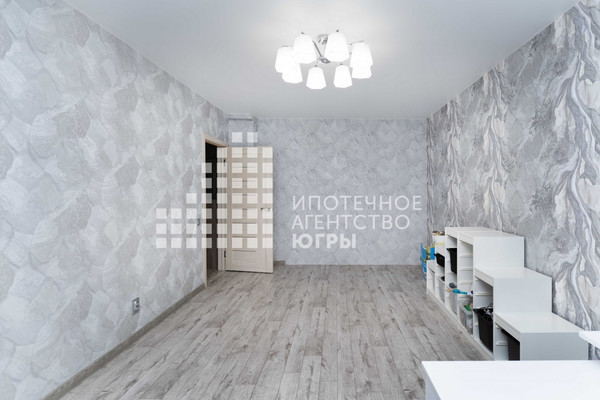 Продам трехкомнатную (3-комн.) квартиру, Самаровская ул, 1, Ханты-Мансийск г