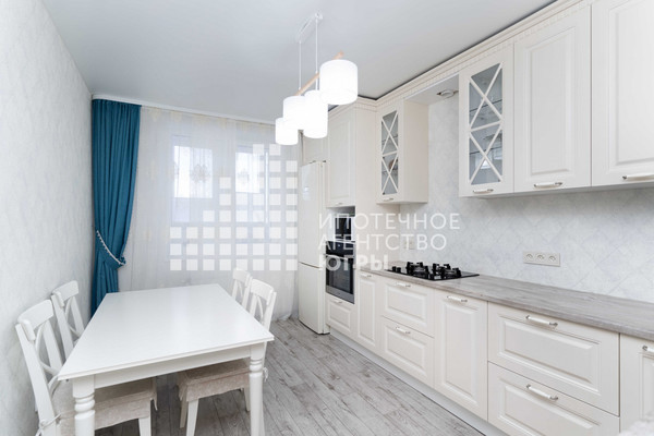 Продам трехкомнатную (3-комн.) квартиру, Самаровская ул, 1, Ханты-Мансийск г