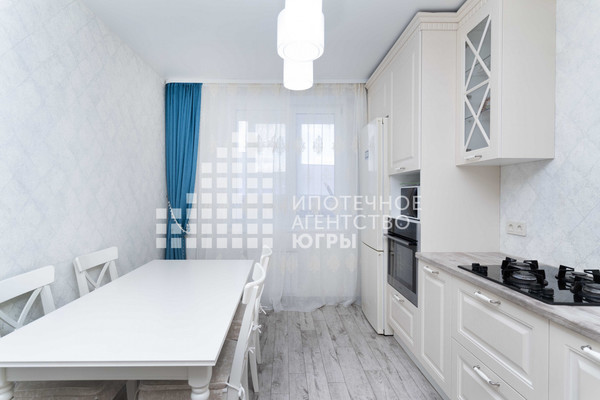 Продам трехкомнатную (3-комн.) квартиру, Самаровская ул, 1, Ханты-Мансийск г