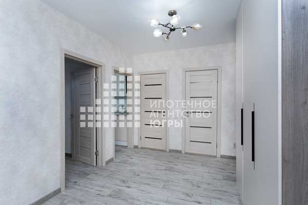Продам трехкомнатную (3-комн.) квартиру, Самаровская ул, 1, Ханты-Мансийск г