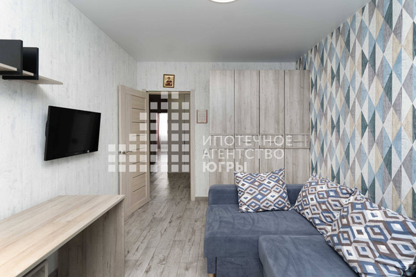 Продам трехкомнатную (3-комн.) квартиру, Самаровская ул, 1, Ханты-Мансийск г