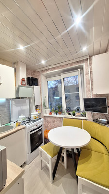 Продам двухкомнатную (2-комн.) квартиру, Сосновая ул, 10А, Покров с