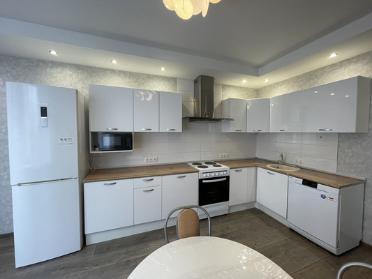 Сдам трехкомнатную (3-комн.) квартиру, Ворошилова ул, 27к1, Санкт-Петербург г