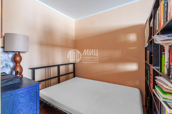 Продам однокомнатную (1-комн.) квартиру, Старобитцевская ул, 11, Москва г