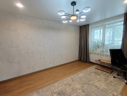 Продам двухкомнатную (2-комн.) квартиру, Новая ул, 11а, Знаменский п