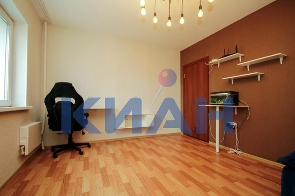 Продам трехкомнатную (3-комн.) квартиру, Норильская ул, 8г, Красноярск г