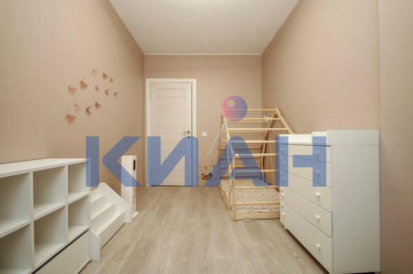Продам трехкомнатную (3-комн.) квартиру, Норильская ул, 8г, Красноярск г